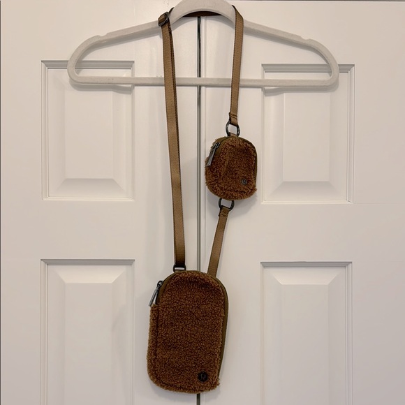 Lululemon Sherpa cross body phone bag | Lululemon Sherpa bag - Picture 2 of 6